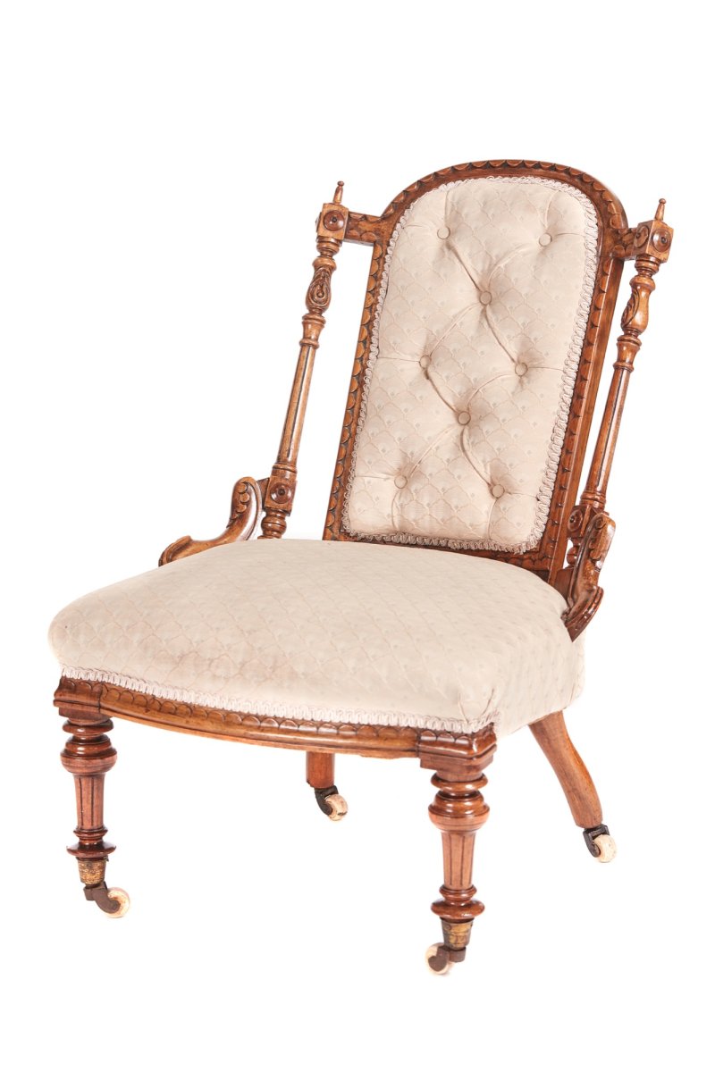 Victorian Carved Walnut Ladies Chair